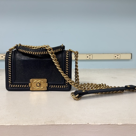 Chanel navy/gold lizard skin purse - Picture 3 of 11